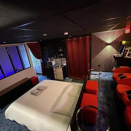 Cocon Jacuzzi Et Cinema 4k M Mérignac